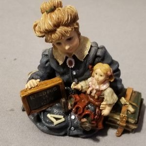 Boyd's Bear Reading is Fun figurine